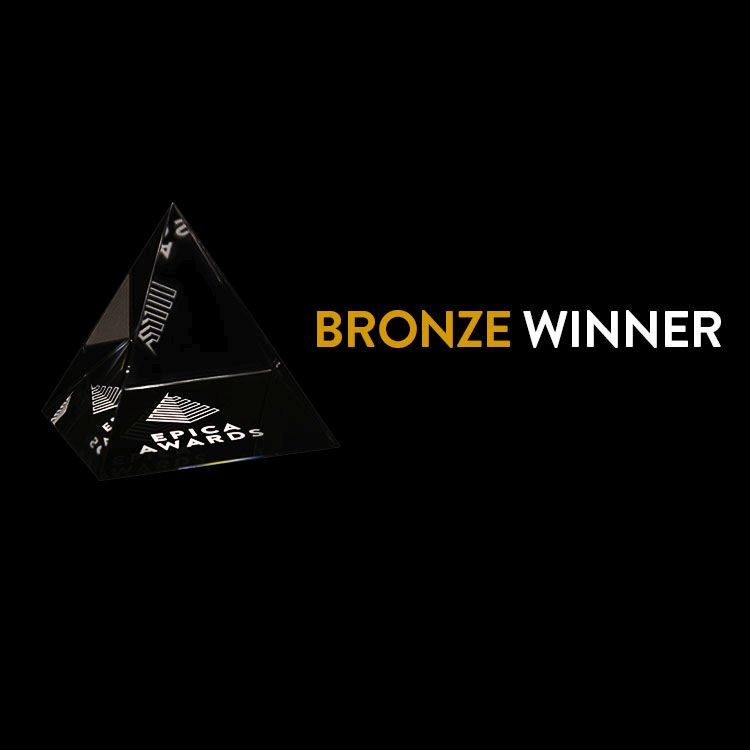 EpicaAwards's tweet photo. @JANDLBRATISLAVA wins BRONZE with Baggage Handlers for #Samdex @ #Epica2015 @strategiesk https://t.co/QZcrFSBUpW