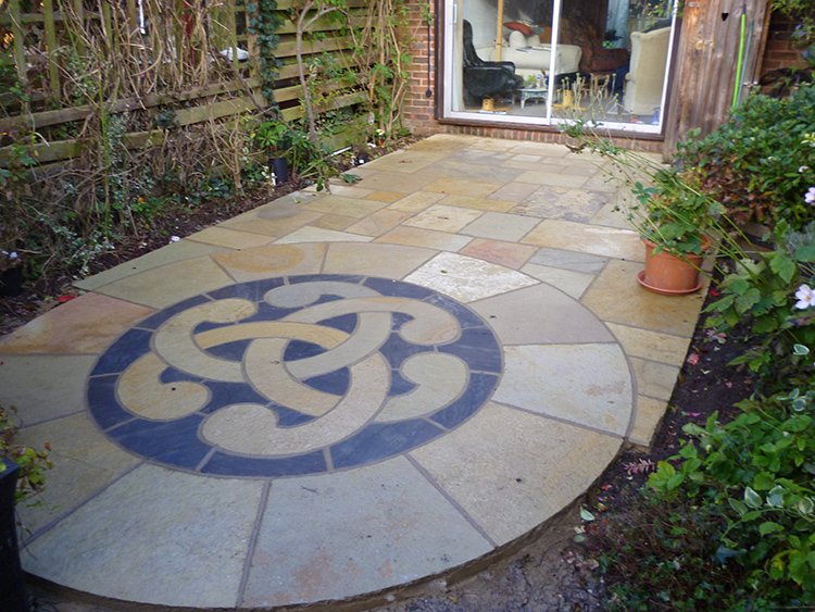 AWBSLTD's tweet photo. Celtic Knot feature #PavingCircle created by our #LandscapingTeam & available from AWBS https://t.co/hZl4a5M39I https://t.co/xXAEcWN6Tp