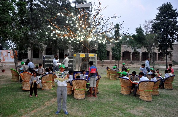 CSR_RT's tweet photo. RT @ EVENTFAQS: Hero MotoCorp’s #TreeOfLight #CSR activity conducted by #SaltXP. Read: https://t.co/fZehhhEPzh … … https://t.co/EeBcdrR6Tr