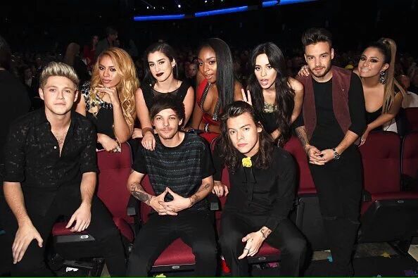 5HEV0LUTION's tweet photo. Fifth Harmony with One Direction 📷 https://t.co/byfqmDUNZJ
