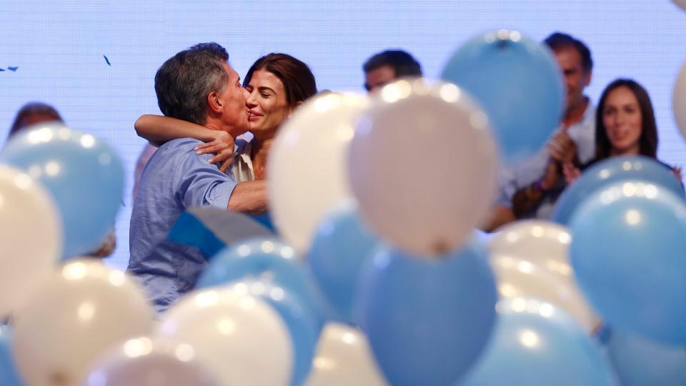 LANACION's tweet photo. [TÍTULOS] @MauricioMacri presidente: derrotó al kirchnerismo tras 12 años https://t.co/z3lGtHDhKg por @lauraiserra https://t.co/N5F50tgaxd