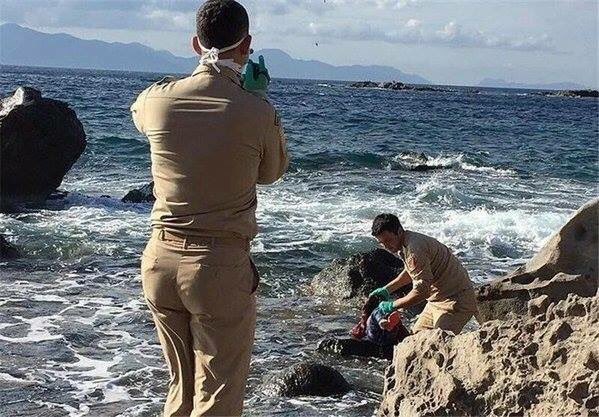 sakirkhader's tweet photo. Aylan Kurdi wasn't the last one. It's still happening. Another #Syria|n child washed up on a Turkish shore. https://t.co/IIWwek4R0X