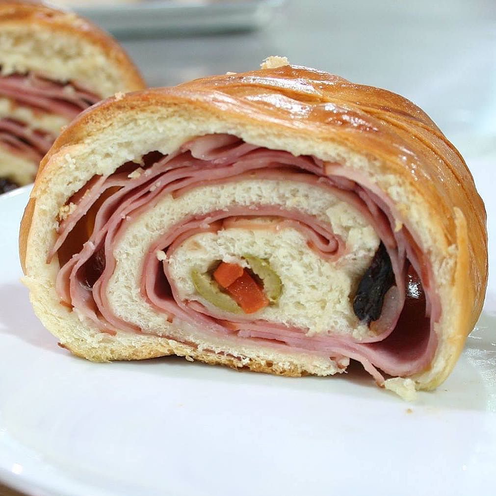 angelocampione's tweet photo. #Desayuno #FelizLunes Pan de Jamón. Comienza la semana con optimismo 😋 | #ComparteEstePost… https://t.co/fF5P7YHtWU https://t.co/vAZN7UMr3i
