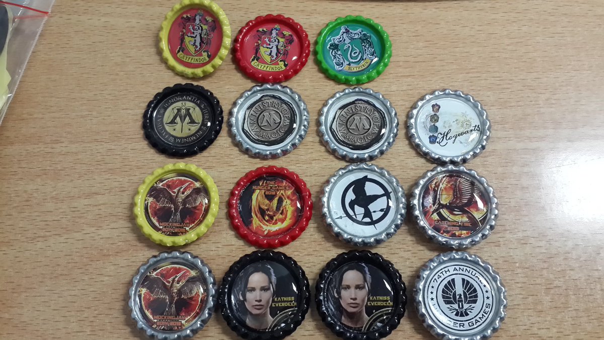 Madam mau bikin pin/magnet/keychain/kalung dengan gambar2 ini. Kira2 ada yang mau ga?