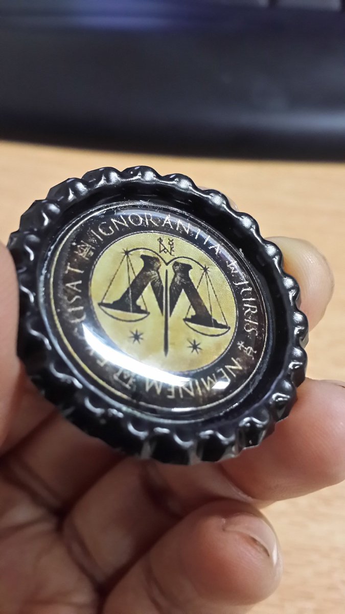 Pin detilnya seperti ini. Bisa jadi pin/magnet/keychain/kalung. Warna basic macam2. Harga juga murah :)