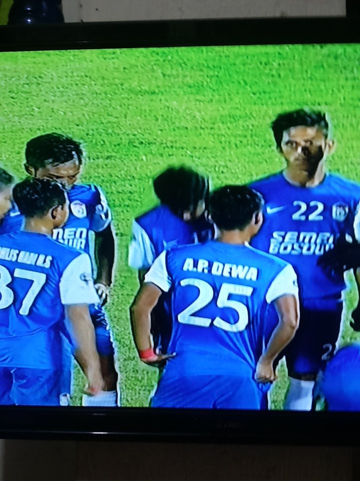TheOufhal_lfc's tweet photo. Kick off  ..persipura  vs PSM MAKASSAR...#EWAKO https://t.co/cdzbWUTm7p