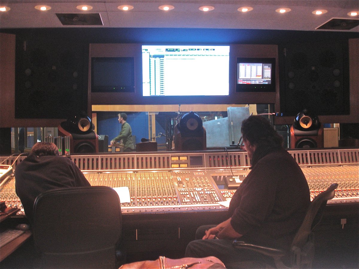 Just spent two fantastic days at Abbey Road , learning tips and techniques from Pink Floyd's Producer Alan Parsons,