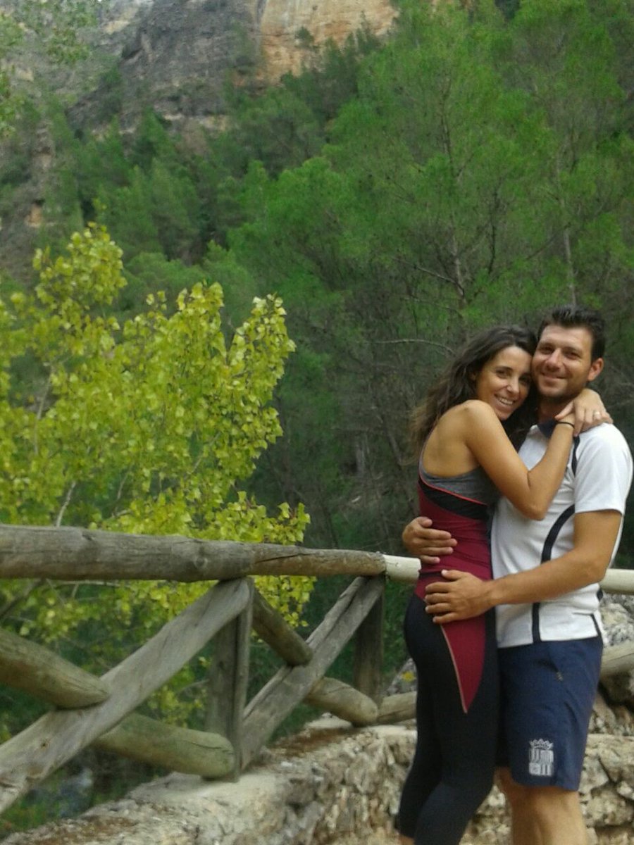 masona27's tweet photo. Los finales felices sólo son para esas personas tan tristes, q no son capaces d disfrutar d la historia. Te kiero. https://t.co/LXiYYiWR3p