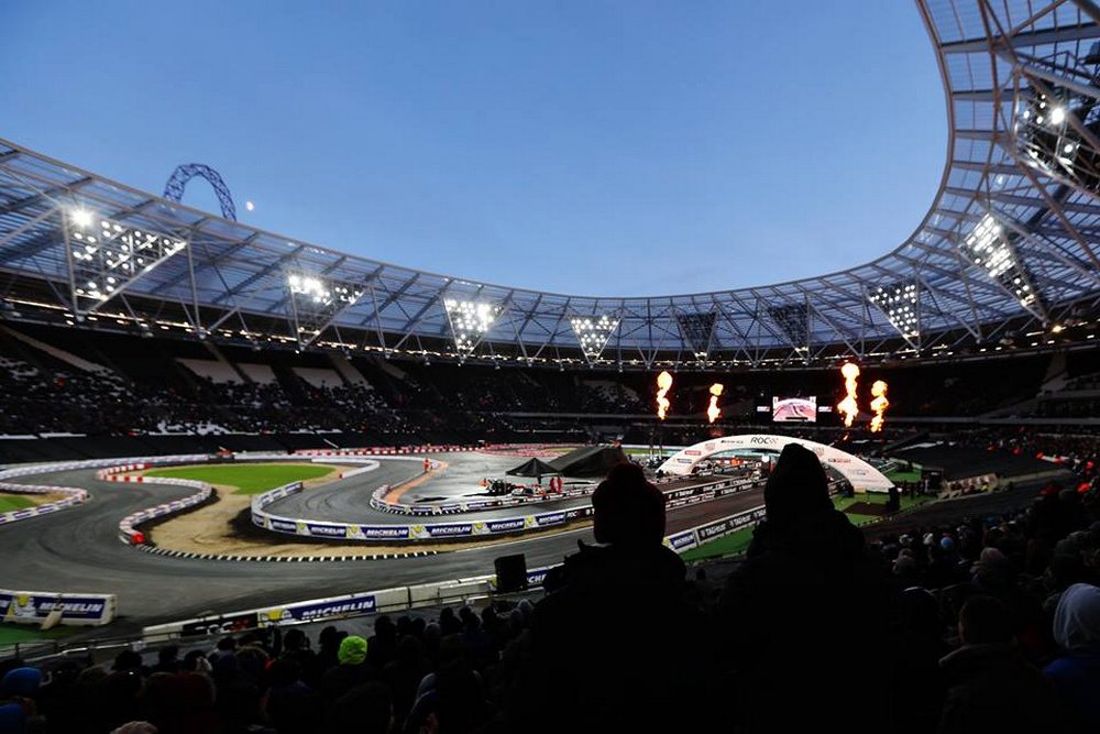 periodismomotor's tweet photo. Vettel se impone en la Race of Champions 2015 - https://t.co/A3u81iBPwG #Vettel #ROC2015 https://t.co/ZEOy8FzsJK