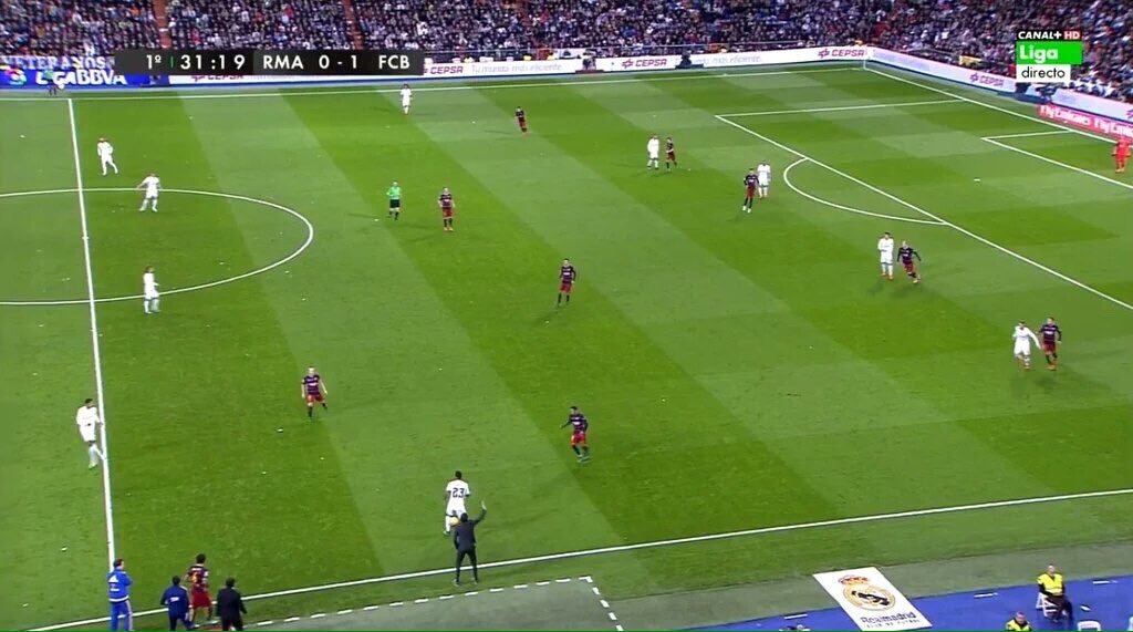 atooca's tweet photo. Encuentra las 5 diferencias entre el Madrid de Mourinho y el Madrid que jugó el sábado https://t.co/AvpvmWQhtX