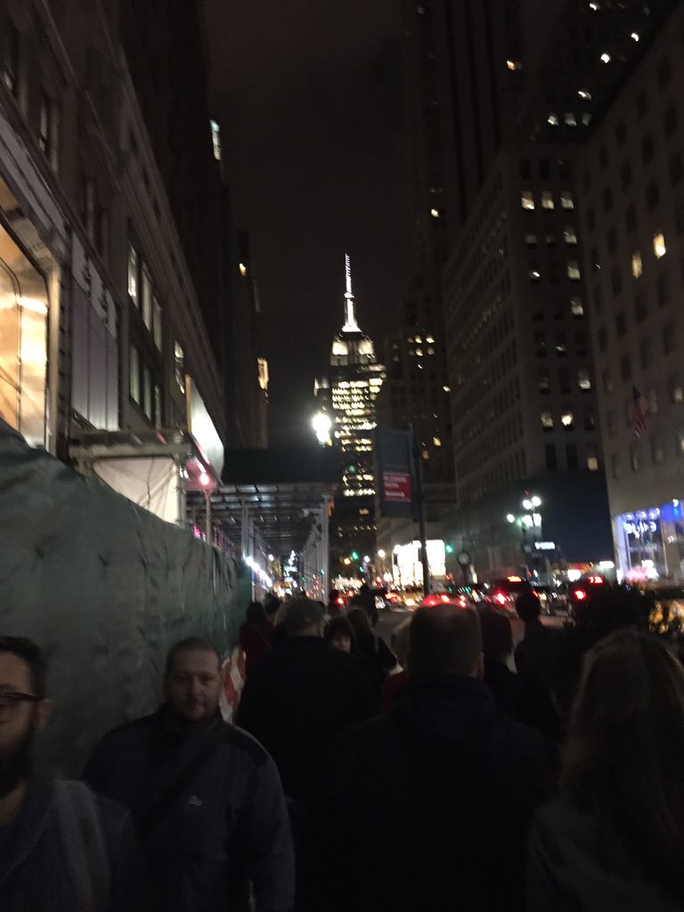 NevermoreDJ's tweet photo. Toooooo many people #nyc https://t.co/IW6QPpJgK5