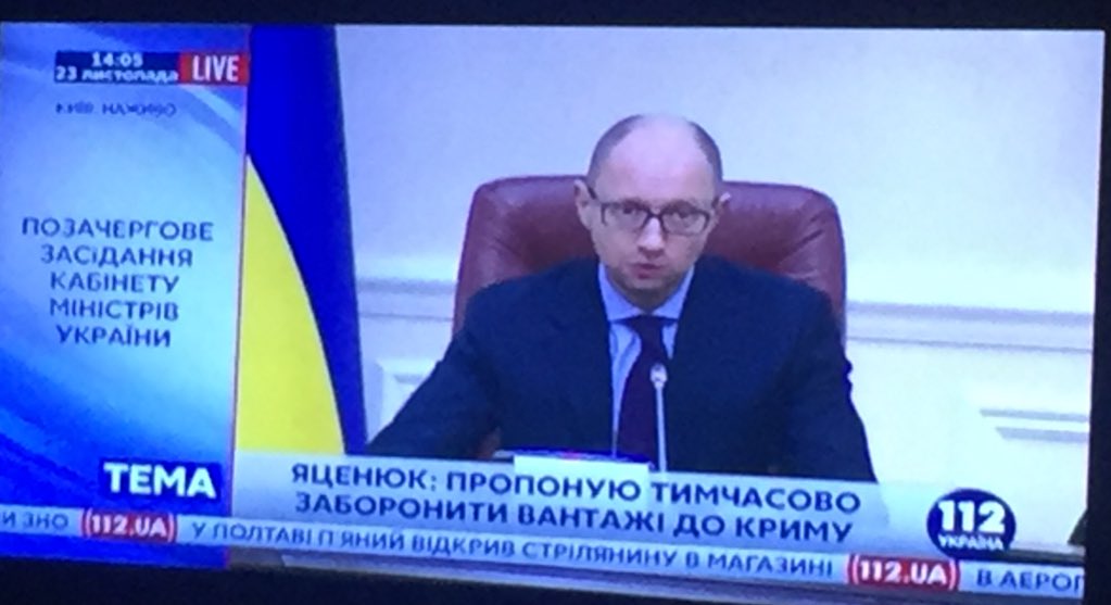 bevegytekeno's tweet photo. Доброе утро, Арсений Петрович. Украина, 2015 год, два года войны, аннексированный Крым, третий месяц блокады https://t.co/eCANEt6D2M
