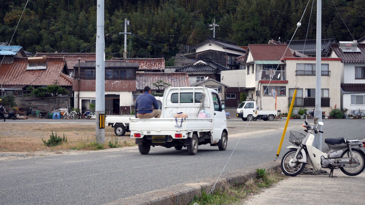 孫右衛門 郷愁小路 Pa Twitter 離島でよくある風景 軽トラの荷台は荷物だけでなく人を運ぶもの 今回子供の5人乗り もみかけた ナンバープレートのない軽トラ 農作業車も移動手段のひとつ T Co Eltbcick0o 孫右衛門 郷愁小路 Pa Twitter 離島でよくある風景 軽トラの荷台は荷物だけでなく人を運ぶもの 今回子供の5人乗り もみかけた ナンバープレートのない軽トラ 農作業車も移動手段のひとつ T Co Eltbcick0o