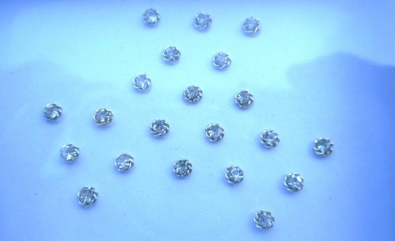 Tredishanz's tweet photo. https://t.co/B5j6G0E9jk #bindi #crystalbindi #fakenosestud #fauxstuds #etsy #etsyseller #etsyshop #christmasgifts https://t.co/E3YXcfRqOE