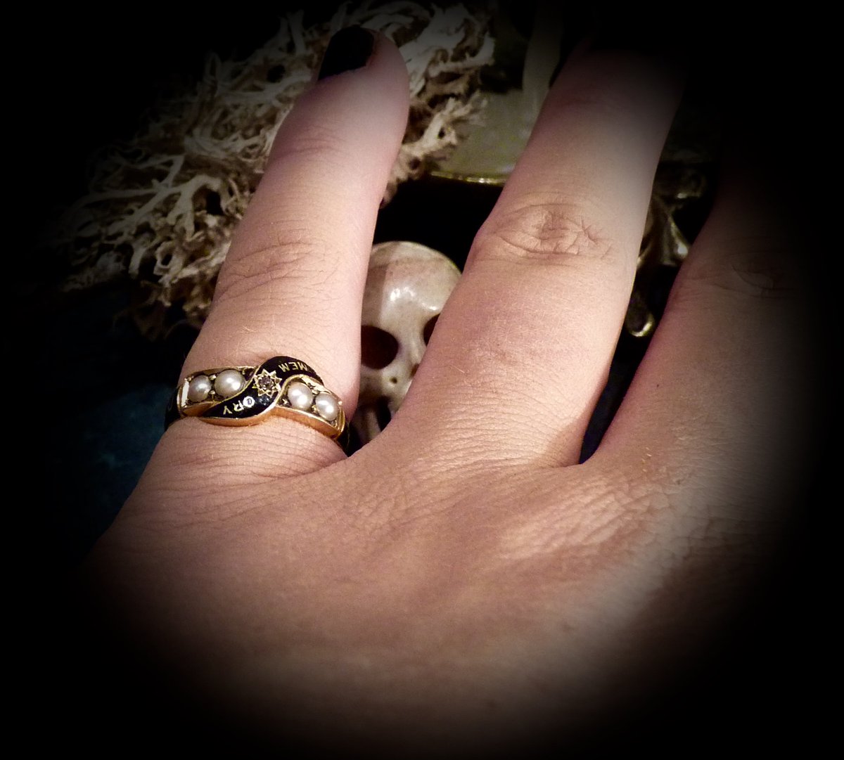 BoxOfLostSouls's tweet photo. Look at this stunning Victorian mourning ring! for sale in our shop. #gothicchristmas #Victoriantreasures #skulls https://t.co/gYc3J8ZDyu