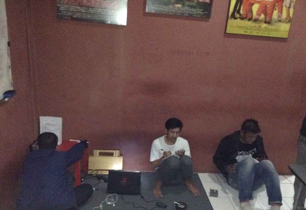 ReparasiFilm's tweet photo. Teman teman Reparasi Film team sdg memilih peraih Piala Citra dari setiap kategori #ReparasiForFFI #ReparasiMemilih https://t.co/FvmAZOn1Lg