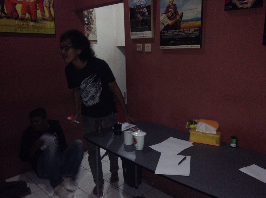 ReparasiFilm's tweet photo. Teman teman Reparasi Film team sdg memilih peraih Piala Citra dari setiap kategori #ReparasiForFFI #ReparasiMemilih https://t.co/FvmAZOn1Lg