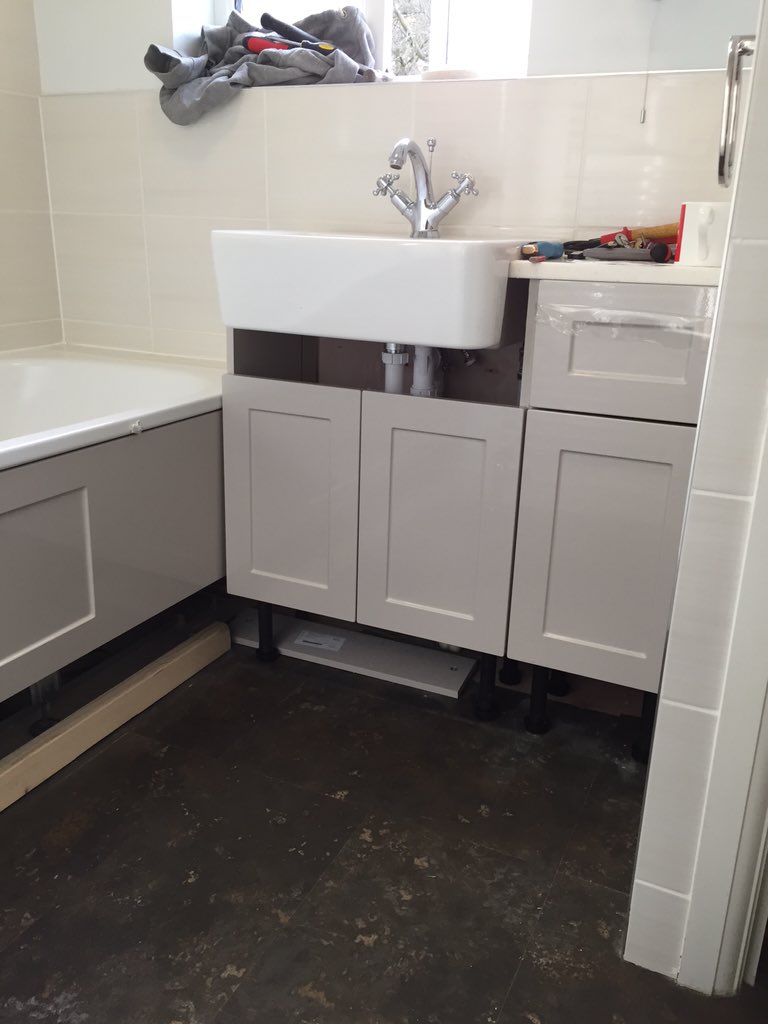 RCTiling's tweet photo. @RCTiling #Brandnew #vanity #bathpanel #gloss #grey #bathroom #renovating https://t.co/5NXt8q0vQ7