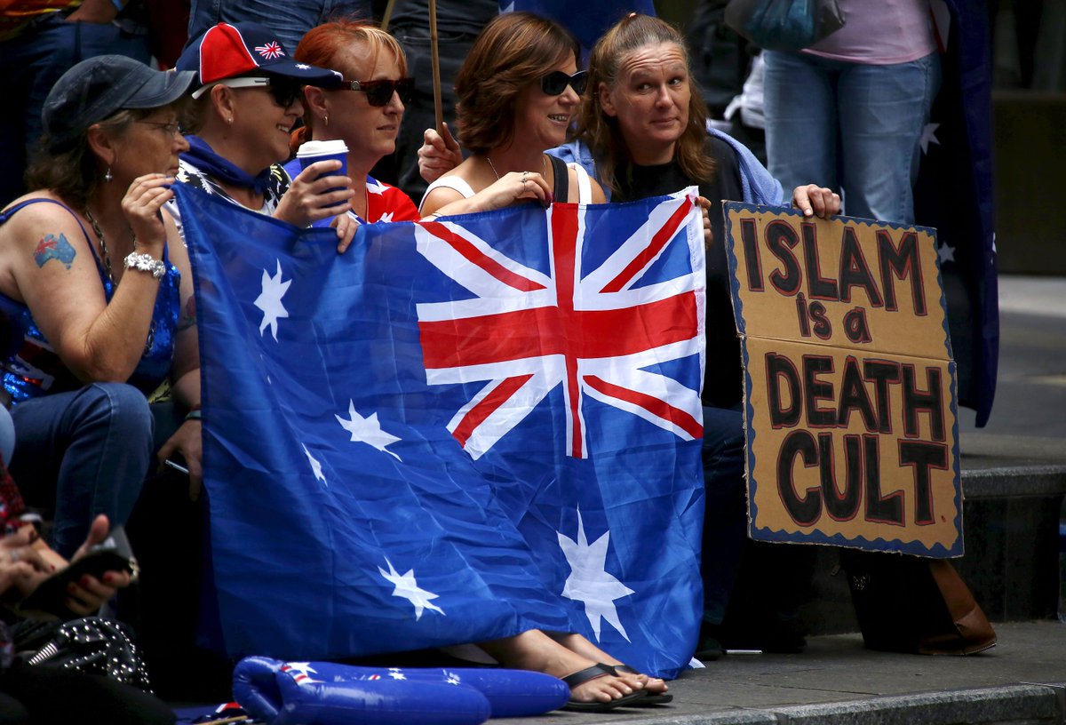 AJENews's tweet photo. Punches thrown at Australia's anti-Islam rally https://t.co/n0iFk0m0k7 https://t.co/HHSi0xXrAK
