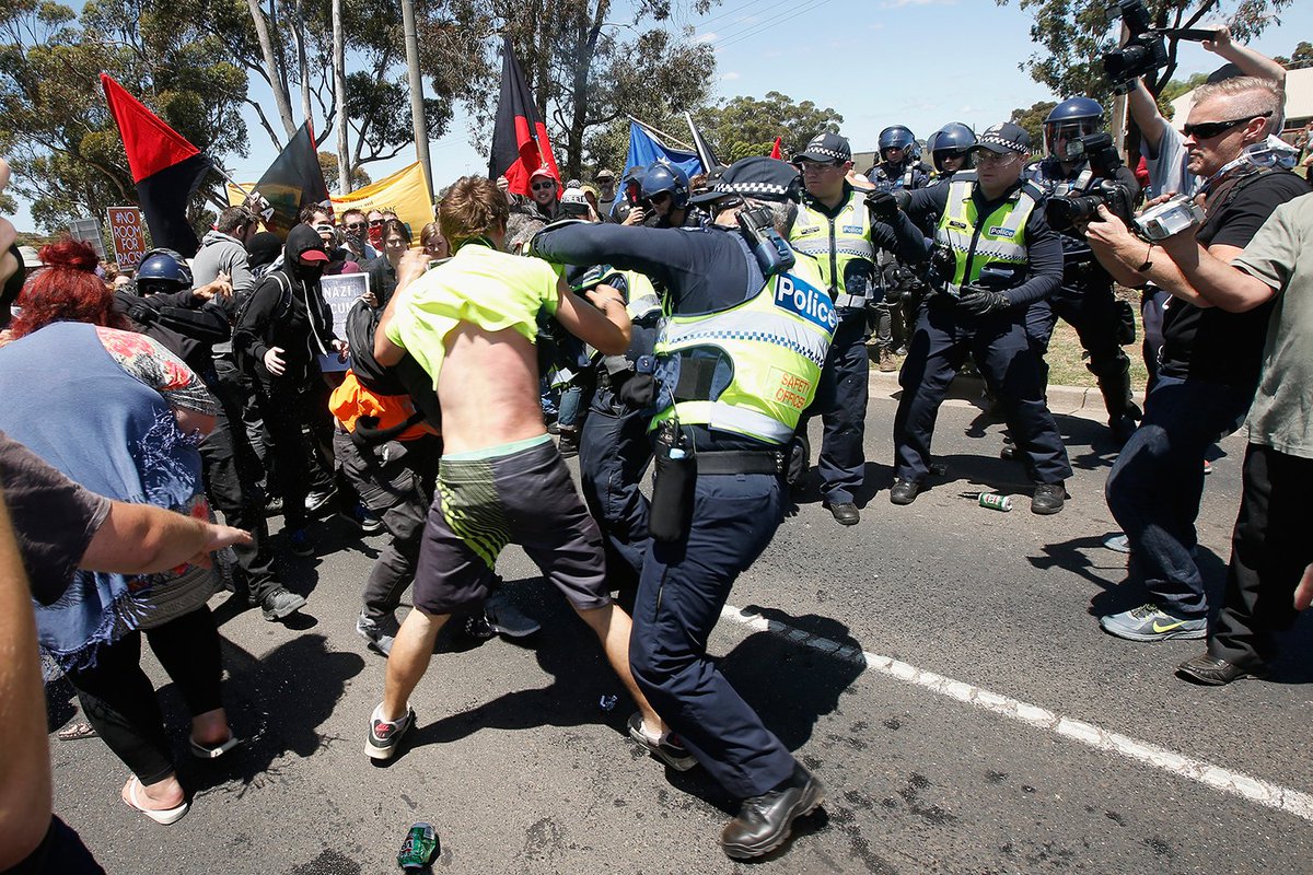 AJENews's tweet photo. Punches thrown at Australia's anti-Islam rally https://t.co/n0iFk0m0k7 https://t.co/HHSi0xXrAK