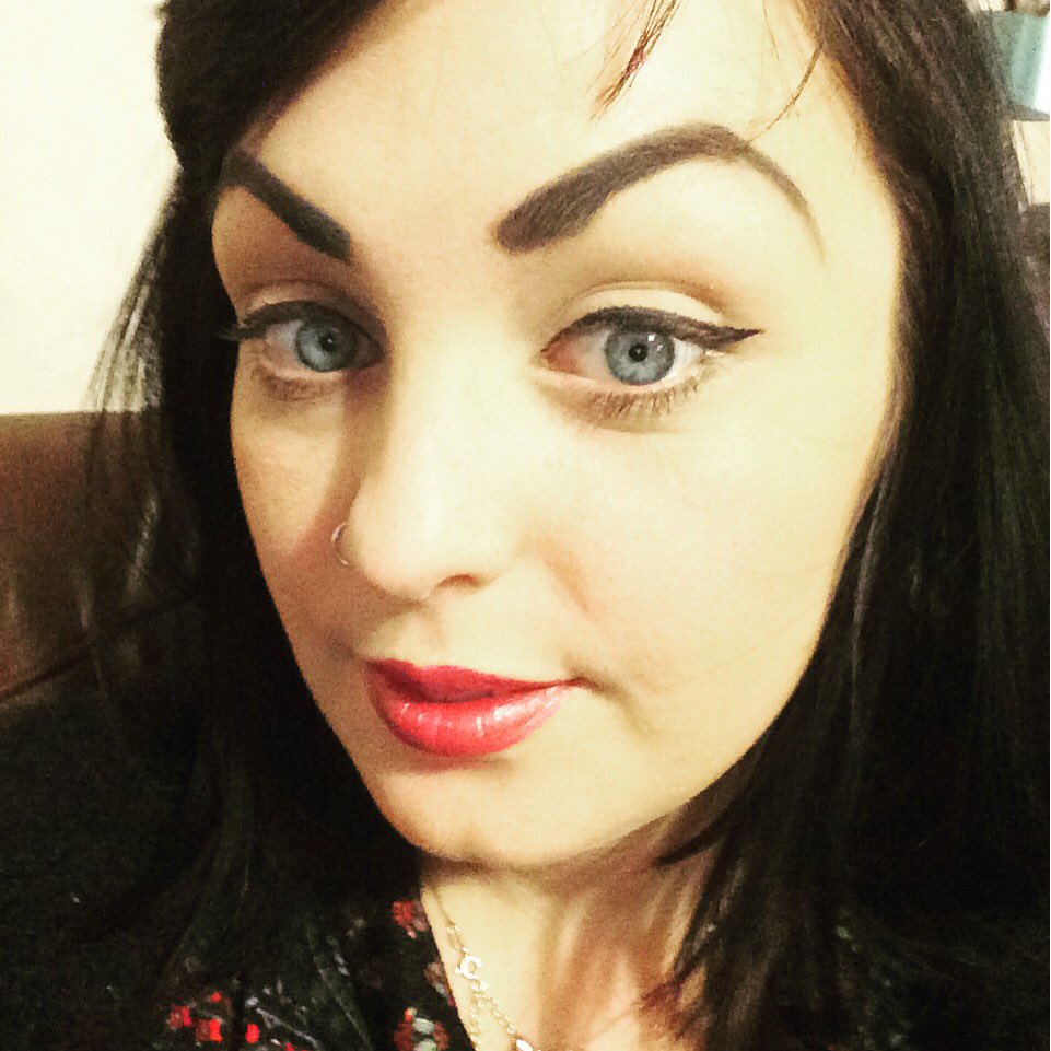 beckbenson123's tweet photo. So Ye , I let Monday get to me haha and so with a bit of makeup BAM who knew you were feeling poo! #feelgood#makeup https://t.co/i06kuiOgvc