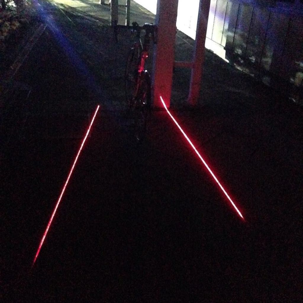 mrjeffcoat's tweet photo. #OxyLED: Like little road-going #lightsabres that keep cars at bay. #starwars #ukcyclechat https://t.co/Vsza0rNnwz