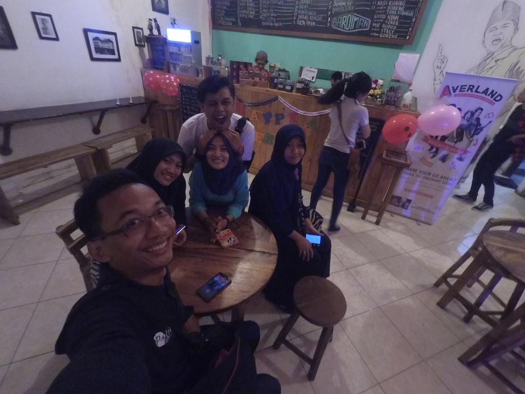 Happy birthday <a href="/coffebardiman/">Warkop Bardiman</a> :D
