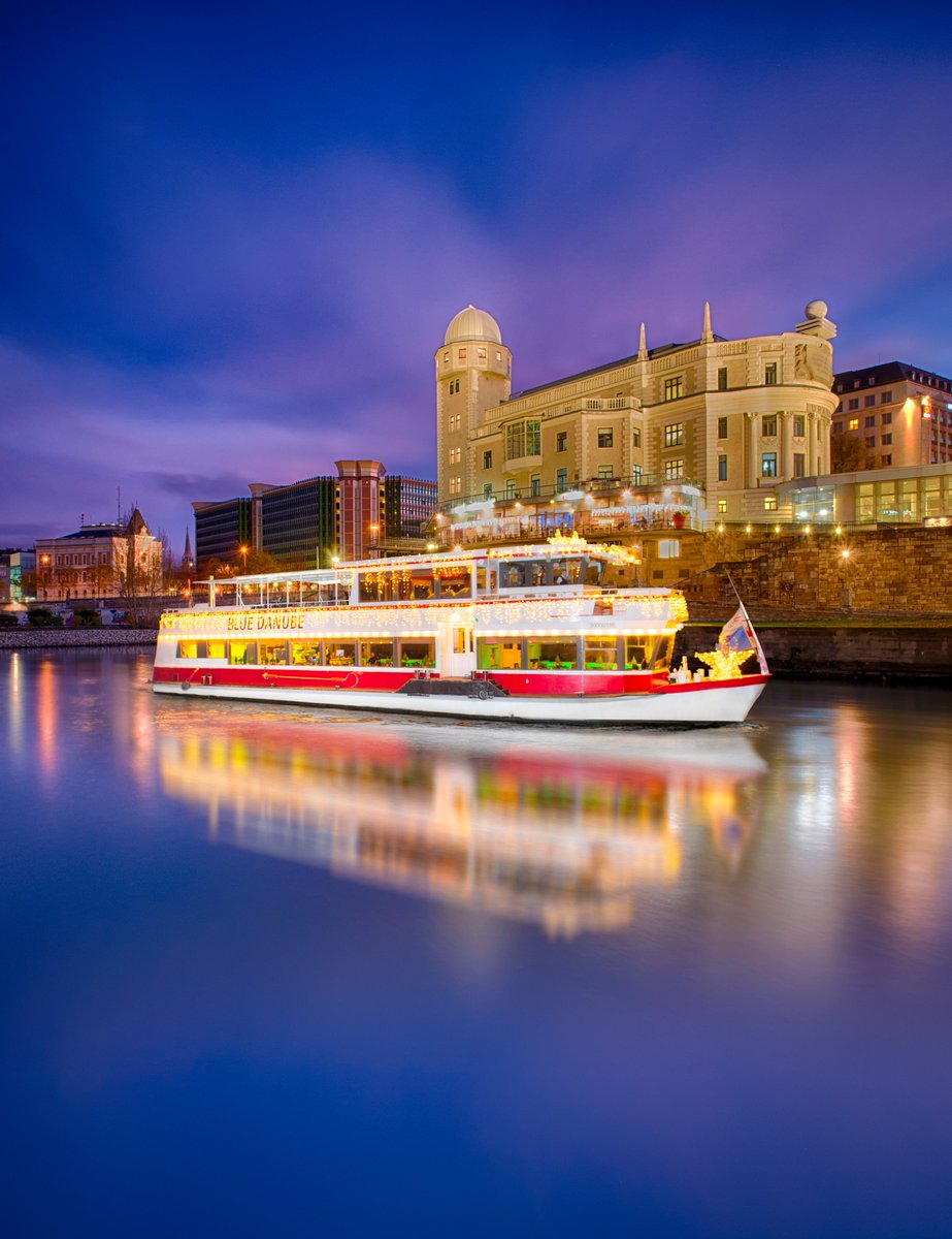 Tägliche City Cruise! Entdecke Wien bei Nacht mit der MS Blue Danube ab Schwedenplatz! goo.gl/CEzH0p