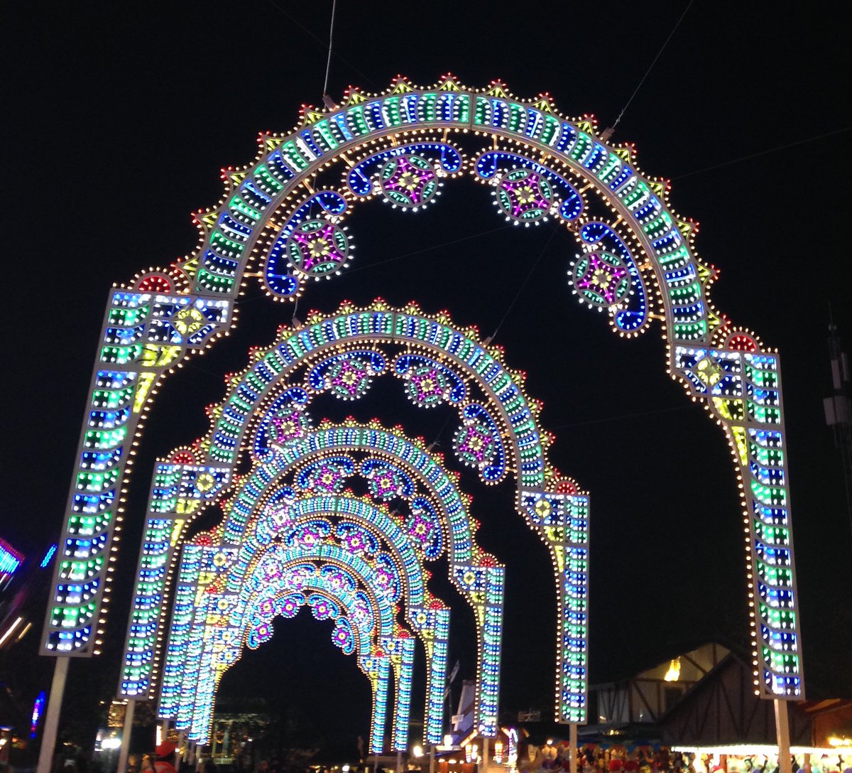 constantinmari's tweet photo. Perfect chilly evening for a trip to #WinterWonderland in Hyde Park. Start of festive season #christmasmarkets https://t.co/uUz2PFOMkB