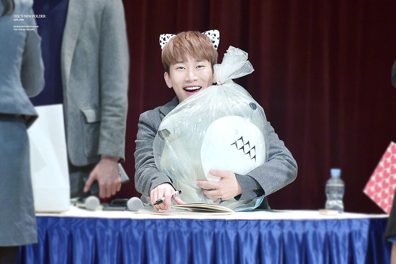 CUgHBLJUwAEdhZF.jpg:large