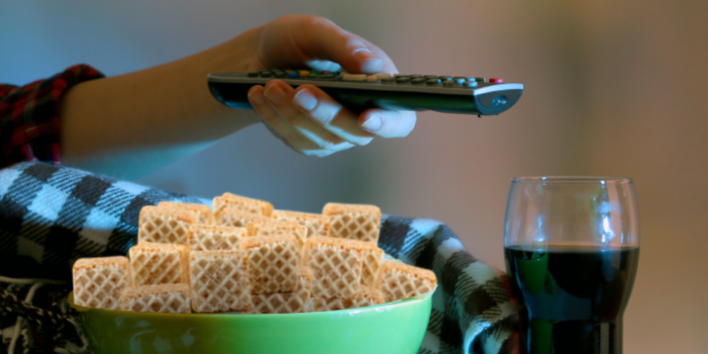 Evde en sevdiğin dizinin yeni bölümünü izlerken en sessiz 9 Kat Tat yeme rekoru bu hafta kimde?