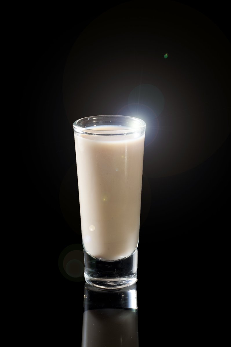 Smooth and creamy by a nice warm fire? Check out Kealy's Pale Horse shooter recipe --> kealysdiamondvodka.com/kealys/mixing-… #yum