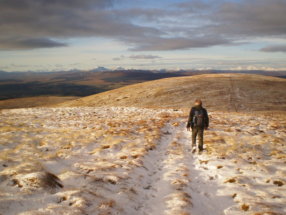 ScotsMagazine's tweet photo. Garry was #hiking the Ochils on Sun with one of our favourite #nature writers, Jim Crumley. Just look at the #views! https://t.co/8QKWjyKUMX