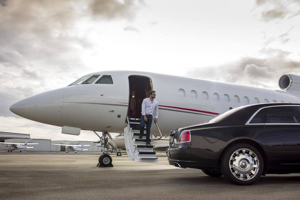 mphclub's tweet image. Off the steps and into luxury @fontainebleauaviation #mphclub #flyfamously ift.tt/1lEAXlb