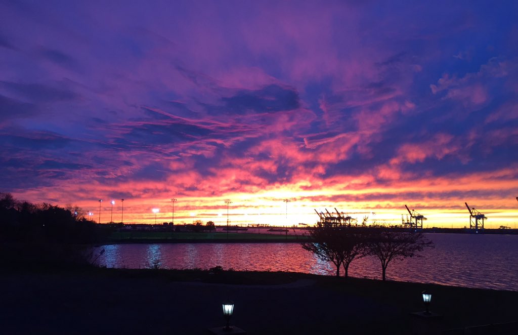 QuantrellJ's tweet image. Sunset by my house #art #photography