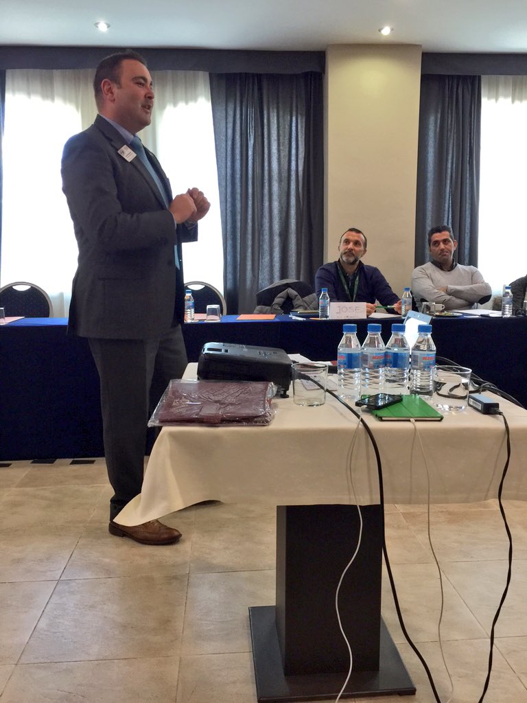 Oferplay's tweet photo. #FormacionNetworking by @NathanManz Changing The Way The World Does Business @BNIequipo @BNIimpulso @BNIMalaga https://t.co/gCuipgQmSf
