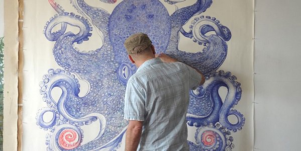 greenMe_it's tweet photo. #Cicin, l'artista che ha disegnato un polpo gigante con le penne a sfera scartate - https://t.co/5Uxydma4Fe https://t.co/lxUkhJElYl