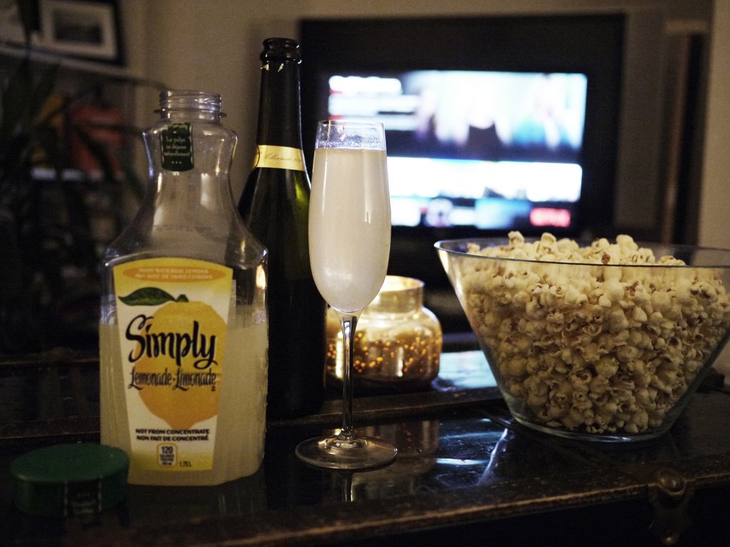 Tonight = me, popcorn, movie and #SimplyLemonade bubbles. Who's in? 😉#metime #enjoyresponsibly