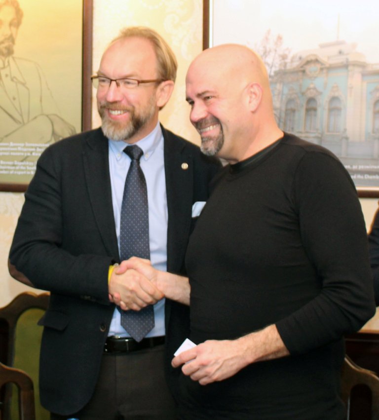UCCI (@ukrainiancci) on Twitter photo The amazingly talented expert <a href="/JohnVonAchen/">John Von Achen</a> made a visit to the <a href="/ucci_ua/">ТПП України 🇺🇦</a> today to share some of his genius ideas! The amazingly talented expert <a href="/JohnVonAchen/">John Von Achen</a> made a visit to the <a href="/ucci_ua/">ТПП України 🇺🇦</a> today to share some of his genius ideas!