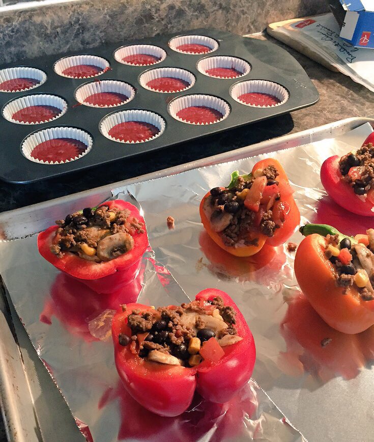 Rebecca_Lum's tweet photo. Stuffed peppers provide a # of F&amp;V servings and vitamin C to prevent frequent infections #URWhatUTwEat @uwalexta https://t.co/9xbxogkYBj