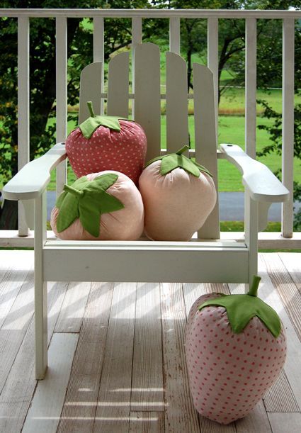 vcreekdiy's tweet photo. DIY Strawberry #Pillows - https://t.co/uNOwbTghz5
#DiyPillows #StrawberryPillows https://t.co/8LTQitgg56