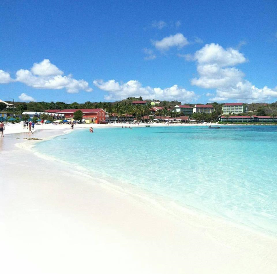 Visitaandb's tweet photo. Monday blues... Sparkling waters just for you! #LoveAntiguaBarbuda #FallinLove365 https://t.co/n0sd31k69R