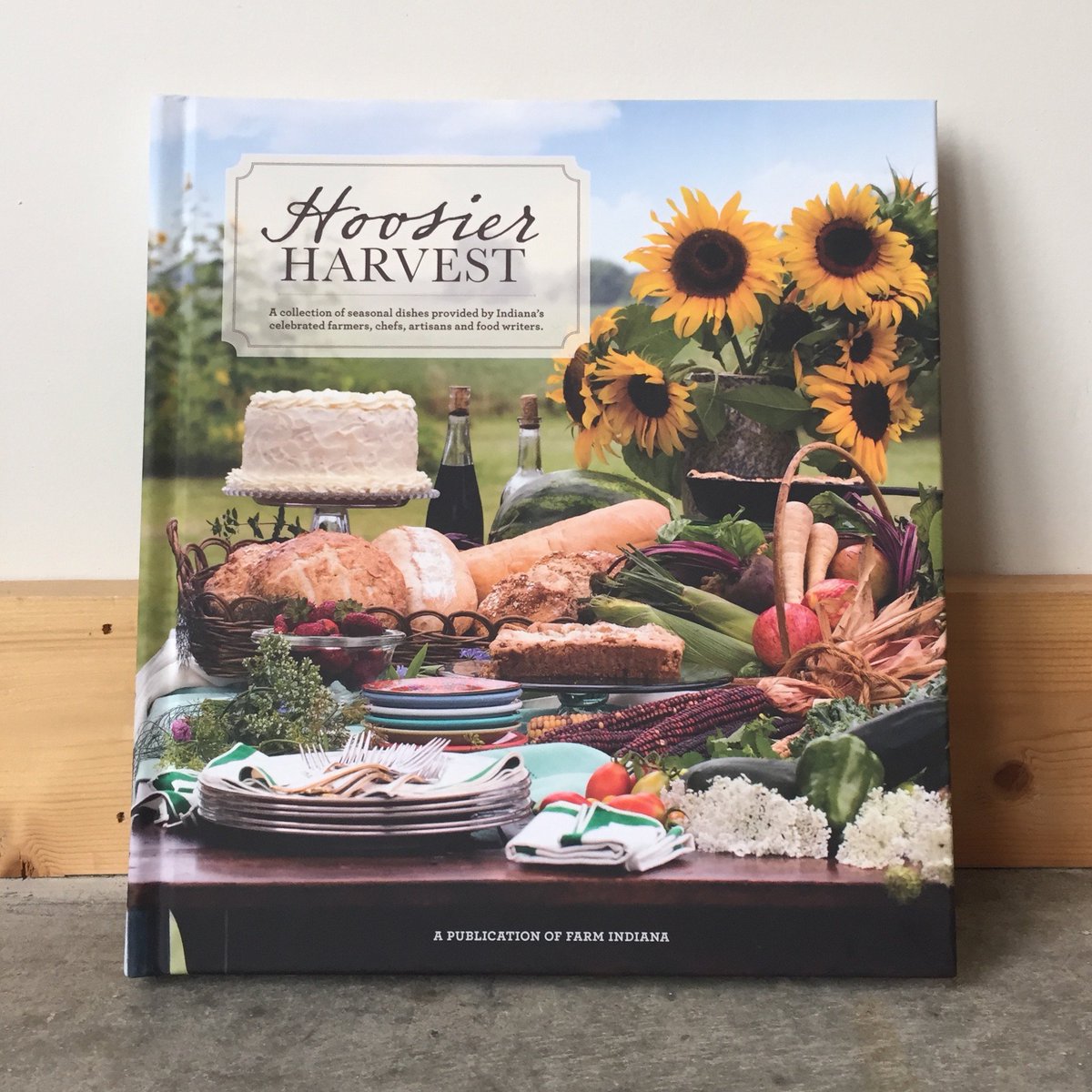 homespunindy's tweet image. Eat well in every season with @FarmIndiana's Hoosier Harvest cookbook, a great gift for your favorite homesteader!
