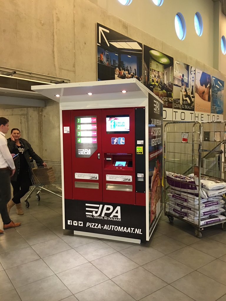 superbes's tweet photo. De @PizzaAutomaat in de @Euroborg. Binnenkort eens een keer proberen! #primeur https://t.co/Rb0cXaGq8U