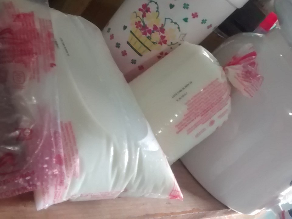 osorioericka03's tweet photo. Las leches liconsa están saliendo pura agua endulzada @buzonxalapa @xalapaalmomento https://t.co/PB8T5ZV8ZG