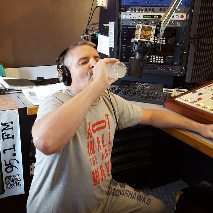 95WIILROCK's tweet photo. Fernando ices Tom #smirinoff #Iced  @wiilrockmorning https://t.co/gUMcu6tOyQ https://t.co/QBAOGNqfJJ