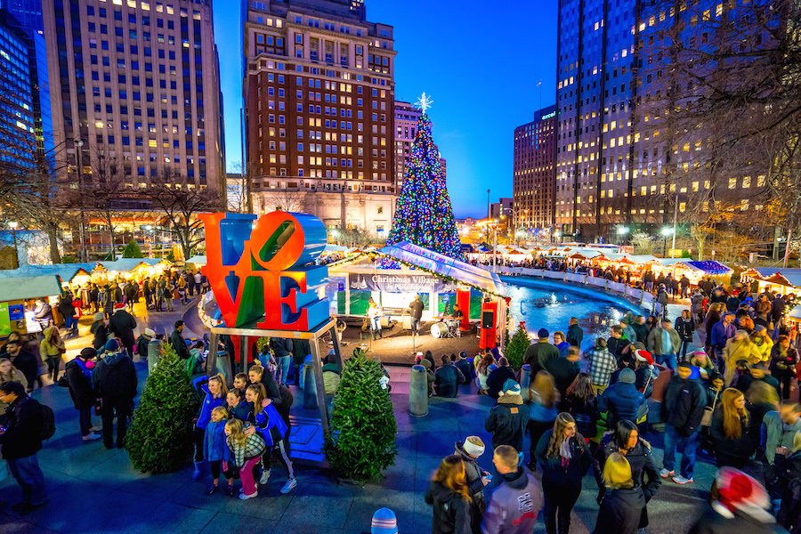 visitphilly's tweet photo. The top places to view dazzling holiday lights in Philadelphia: https://t.co/LTkb0OMJrX https://t.co/lzqDs8CTGs