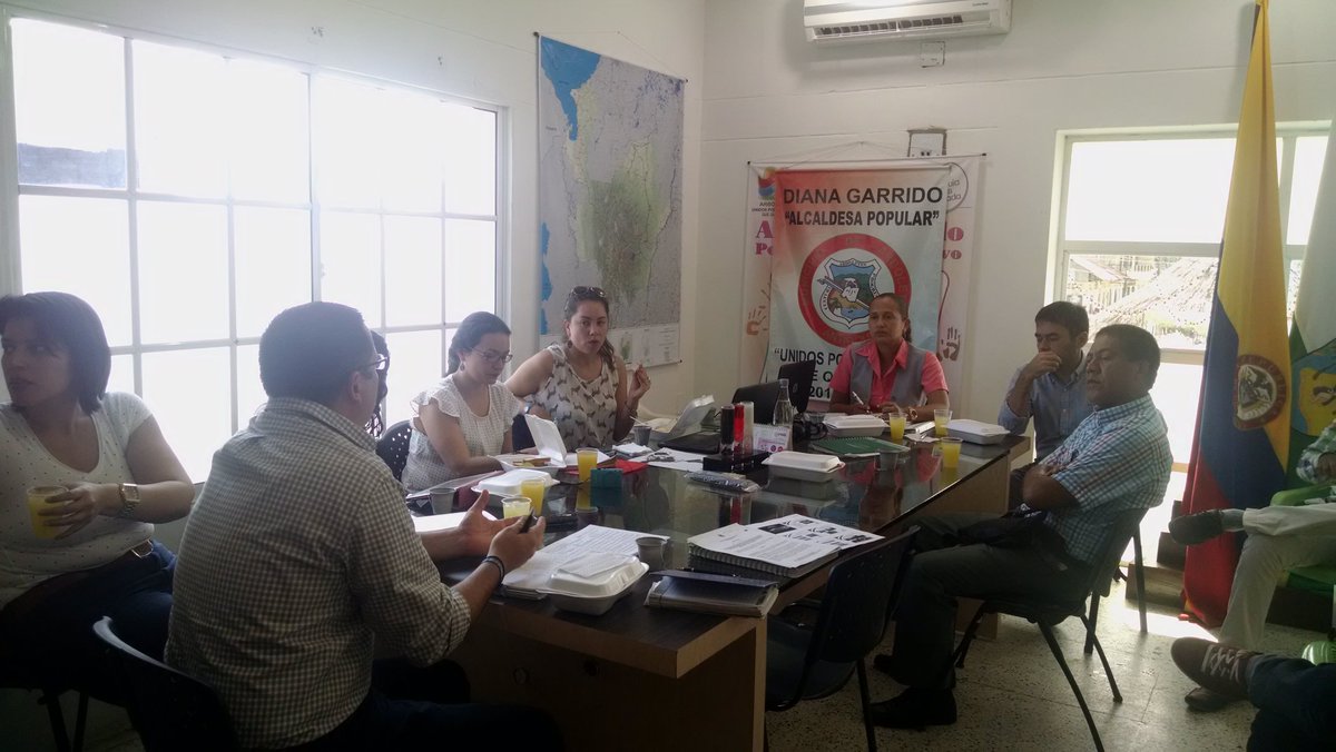 Estamos contándole a la <a href="/APCColombia/">APC Colombia</a> nuestra experiencia exitosa en playas limpias y seguras