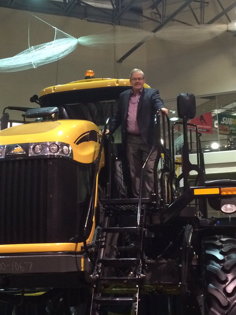 Agribition's tweet photo. We're pleased to welcome the federal minister of agriculture, Lawrence MacAulay, to #CWA15. https://t.co/GlwVFT2GiC