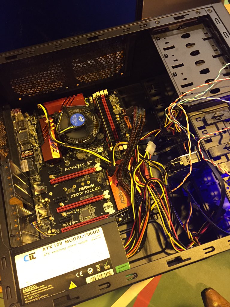 @surge_irl &amp; <a href="/SNSSME/">SNS</a> talking to students about electronic engineering showing students some of their products#CAW15